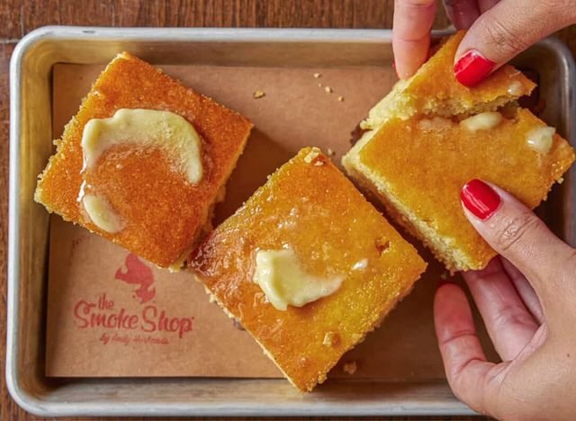 5 Restaurant Chains With the Best Cornbread, According to Chefs