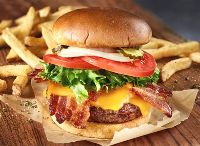 6 Restaurant Chains With the Best Half-Pound Burgers
