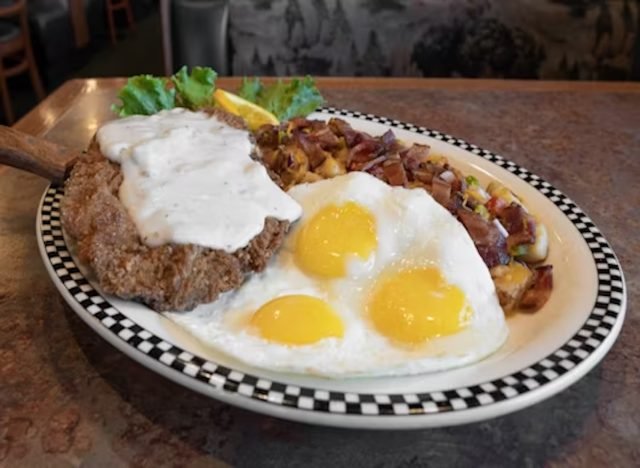 7 Restaurant Chains That Still Serve Huge Breakfasts for Cheap