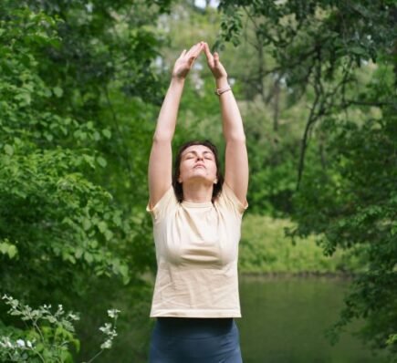 The Daily Yoga Flow That Tightens and Strengthens Your Core