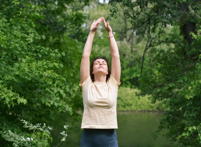 The Daily Yoga Flow That Tightens and Strengthens Your Core